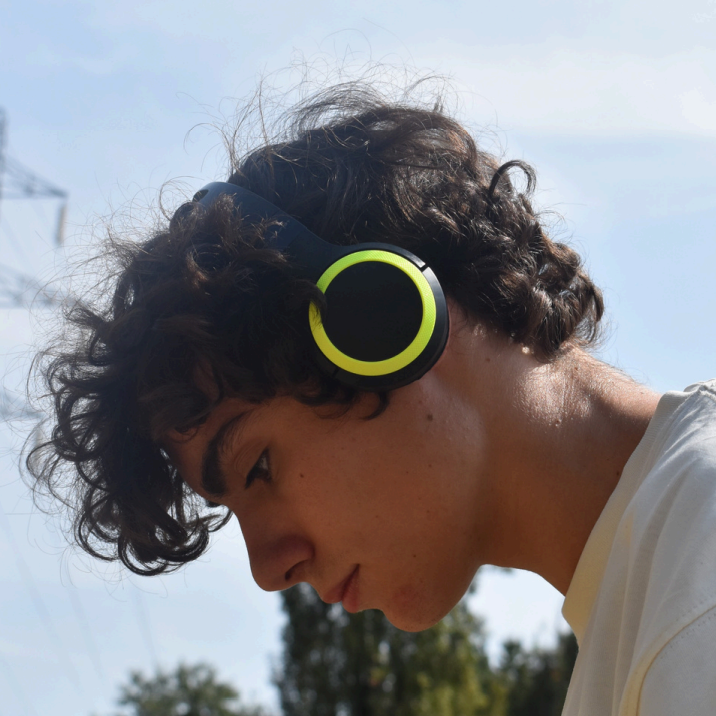 Come si collegano le cuffie bluetooth?